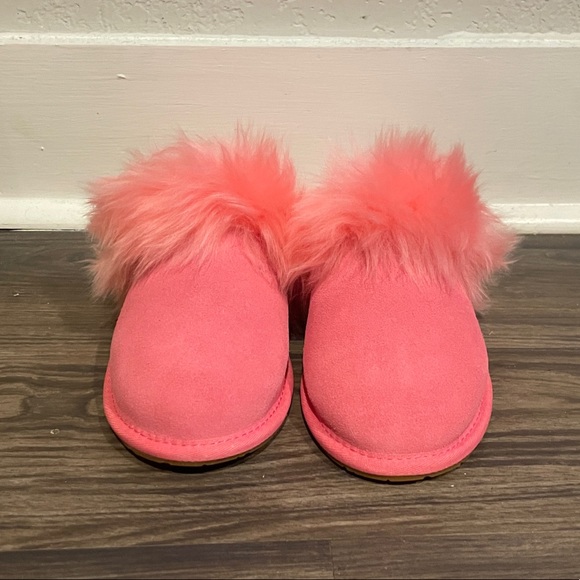 UGG Slippers - Picture 6 of 9